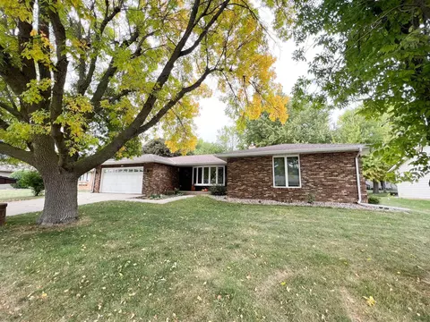 1280 Maplewood Dr, Worthington, MN 56187