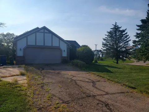 3945 Yellowstone Ln N, Plymouth, MN 55446
