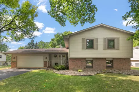 9119 Goldenrod Ln N, Maple Grove, MN 55369