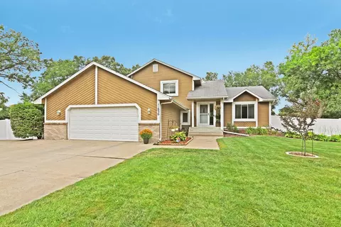 11830 Georgia Ave N, Champlin, MN 55316
