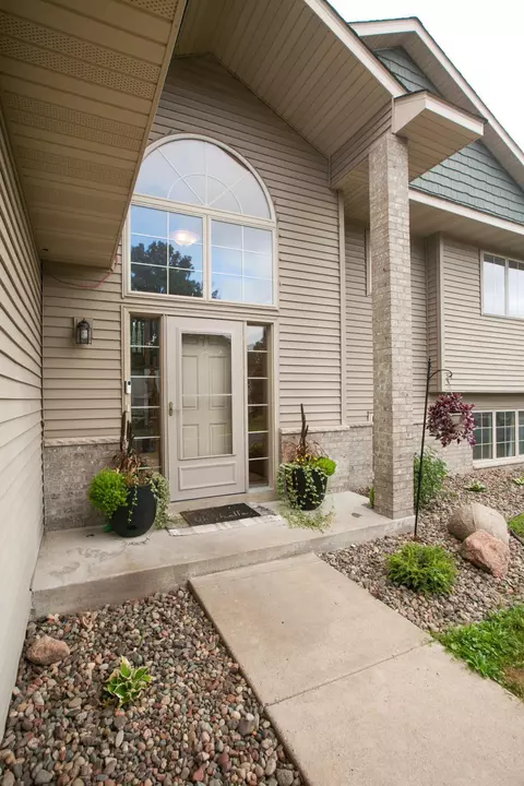 26633 9th St W, Zimmerman, MN 55398