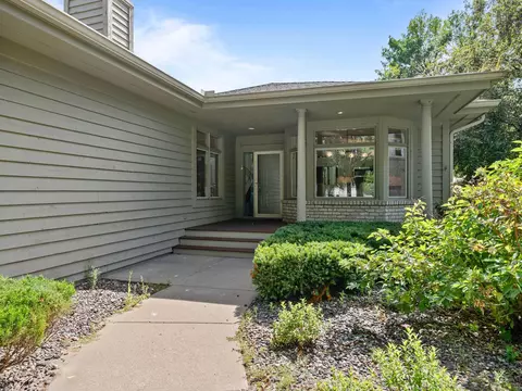 8942 Garland Ct, Eden Prairie, MN 55347