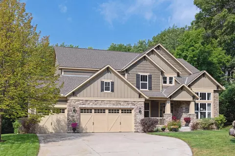 7100 Gunflint Trl, Chanhassen, MN 55317