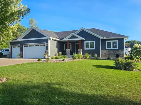 10481 Southern Oaks Dr, Lakeville, MN 55044