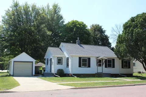 20 Ash St W, Trimont, MN 56176