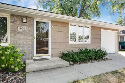 809 E 94th St, Bloomington, MN 55420 photo 2