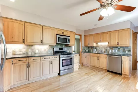 809 E 94th St, Bloomington, MN 55420 photo 8