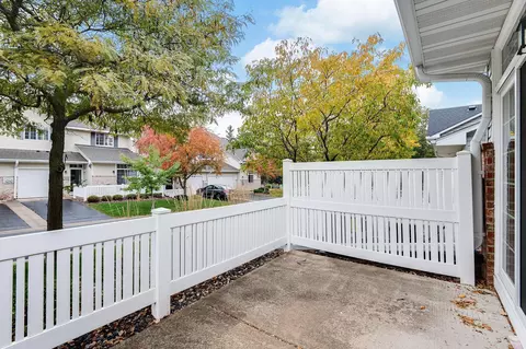 3804 Vermilion Ct S, Eagan, MN 55122 photo 2