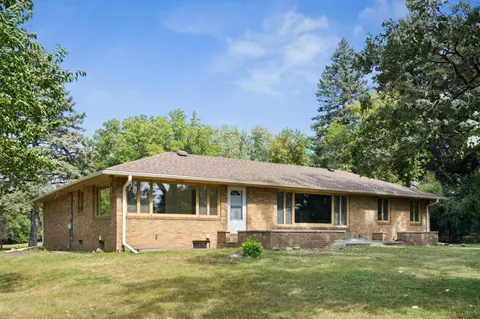 1496 Dora Ln, Saint Paul, MN 55106