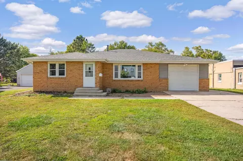 570 Prospect St NE, Hutchinson, MN 55350