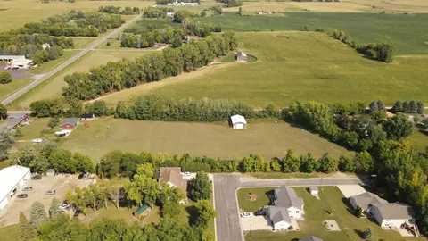 1015 22nd St E, Glencoe, MN 55336 photo 3