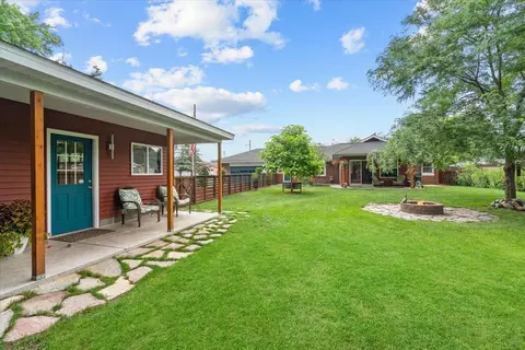 3101 Shorewood Ln, Roseville, MN 55113