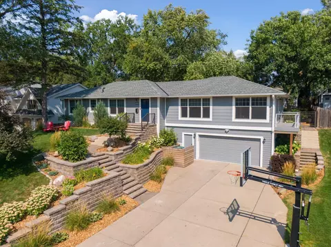 5112 W 59th St, Edina, MN 55436