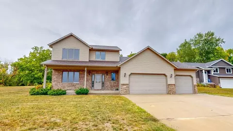 2521 Elmcroft Dr SW, Rochester, MN 55902