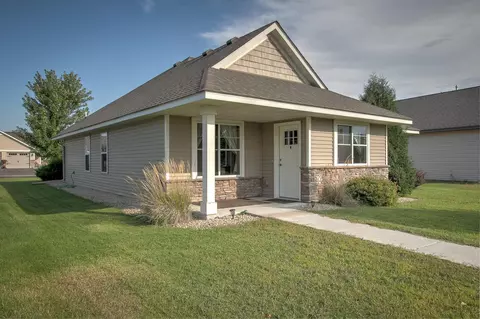 579 Taft Loop S, Cambridge, MN 55008
