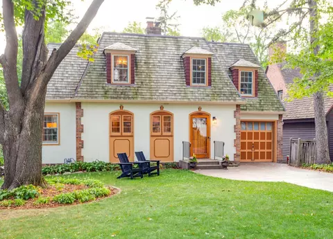 1924 E River Ter, Minneapolis, MN 55414