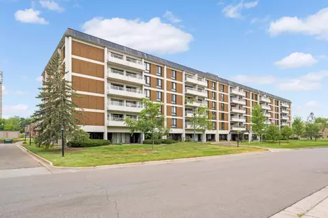 6400 York Ave S #314, Edina, MN 55435