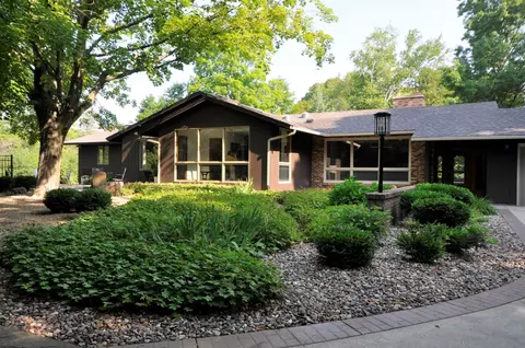 2115 Merrihills Dr SW, Rochester, MN 55902