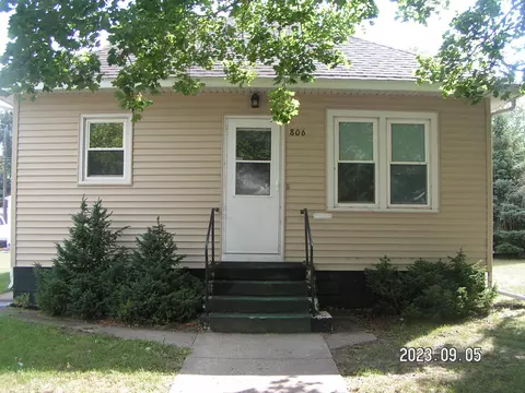 806 N 6th St, Montevideo, MN 56265