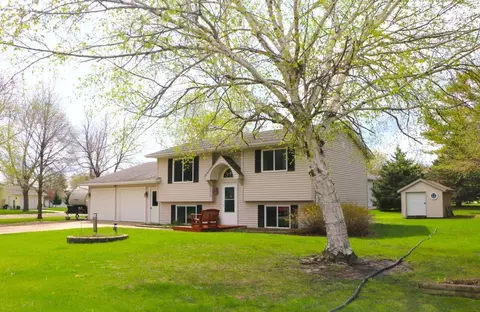 2313 5th Ave SE, Willmar, MN 56201
