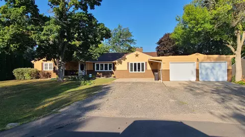 409 40th St NW, Austin, MN 55912