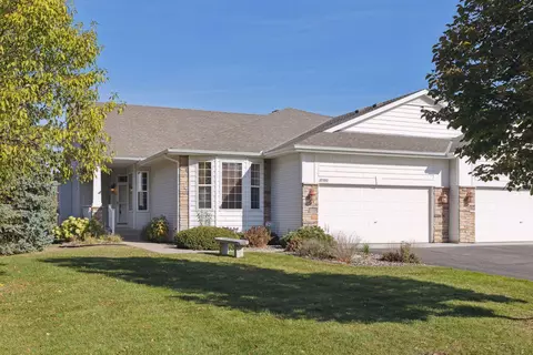 10500 Kingsway Ln, Woodbury, MN 55129