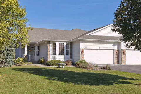 10500 Kingsway Ln, Woodbury, MN 55129