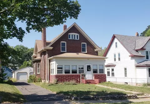 899 Arkwright St, Saint Paul, MN 55130