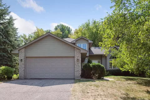 3951 Country Oaks Dr, Excelsior, MN 55331