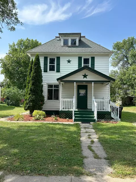 403 1st St SE, Fairfax, MN 55332