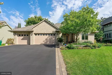 221 Dahlia St, Mahtomedi, MN 55115