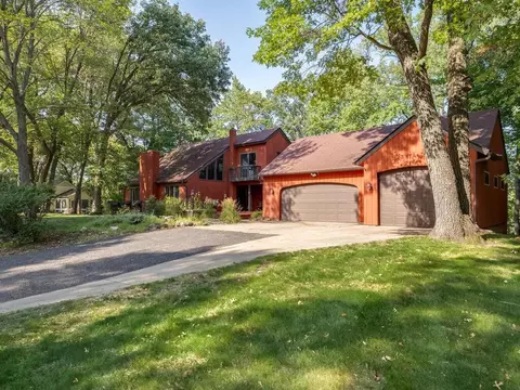 27031 Flintwood Cir, Wyoming, MN 55092