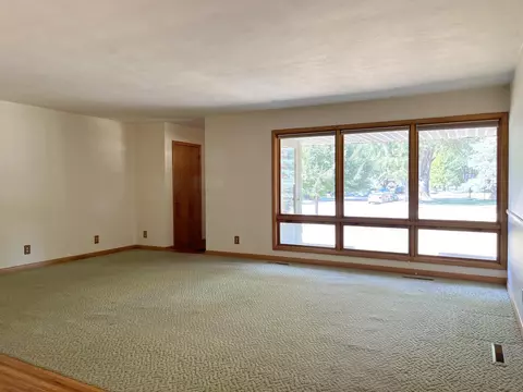 1605 6th Ave, Windom, MN 56101 photo 3