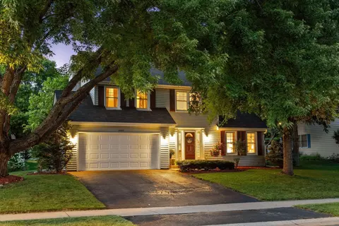 10100 Buckingham Dr, Eden Prairie, MN 55347