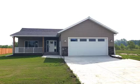 906 8th Ave NE, Perham, MN 56573 photo 2