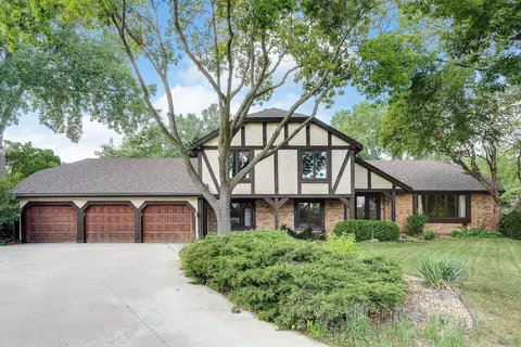 9216 Fawnridge Cir, Bloomington, MN 55437