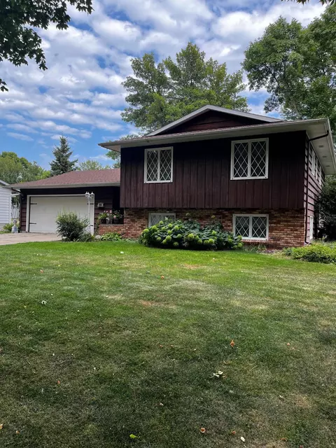1505 7th St SW, Willmar, MN 56201