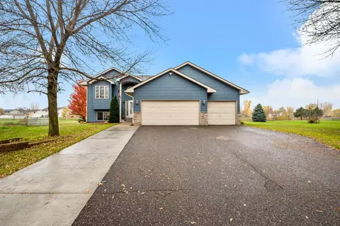 1576 Cedar Dr, Cambridge, MN 55008