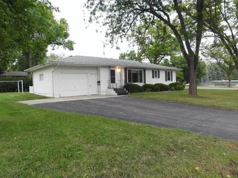 250 Baker Ave E, Winsted, MN 55395