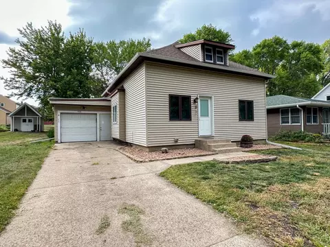 506 N Main St, Winthrop, MN 55396