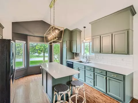 9358 Preserve Trl, Woodbury, MN 55125