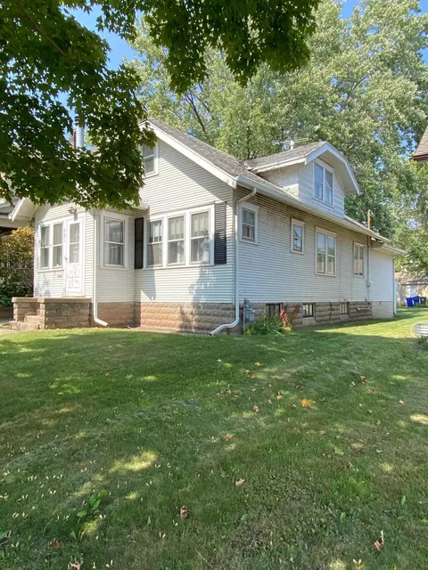 621 Hawthorne Ave E, Saint Paul, MN 55130