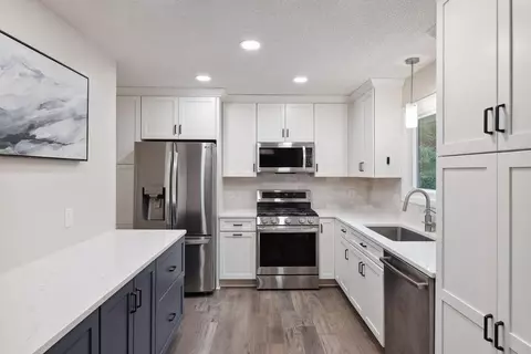 320 Saratoga Ln N, Plymouth, MN 55441