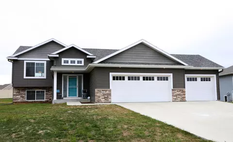 547 Canyon Ln NW, Eyota, MN 55934