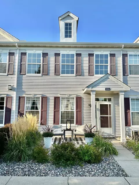 1684 Liberty Cir, Shakopee, MN 55379