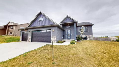 848 Golfview Ave, Zumbrota, MN 55992