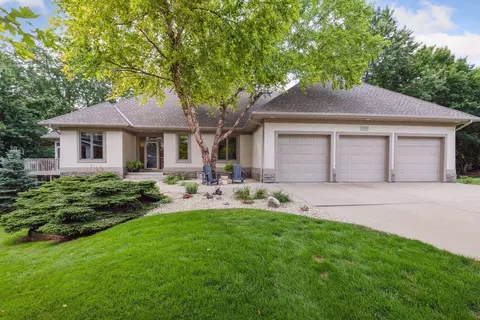 2355 Bridle Creek Cir, Chanhassen, MN 55317