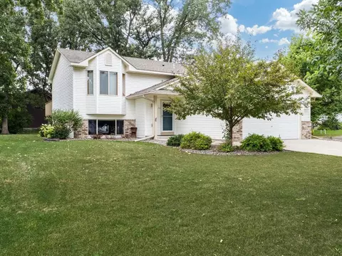 8839 Farmstead Ct, Monticello, MN 55362