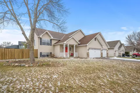 1872 Quail Dr, Shakopee, MN 55379