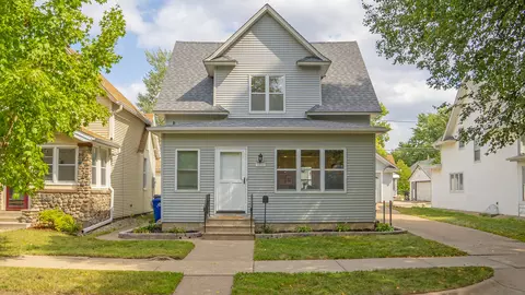 1036 Colne St, Saint Paul, MN 55103